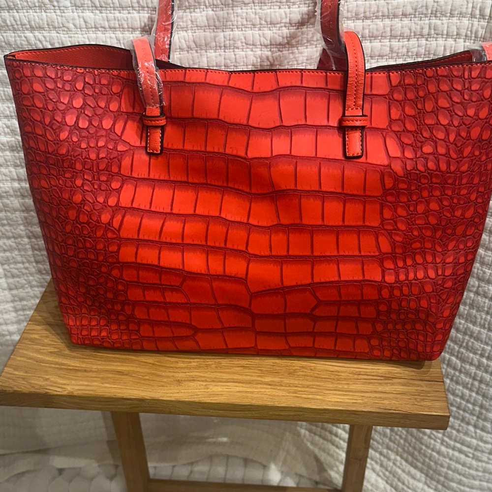 De Vesi Red Croc-Embossed Tote Bag (flawed interior) MSRP $179 - Picture 6 of 10